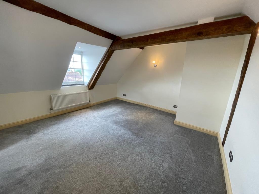 Lot: 90 - VACANT TOP FLOOR FLAT WITH VIEWS OVER SURROUNDING AREA - bedroom with window to the rear